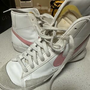 Nike Women’s Pink and White Blazers - W10